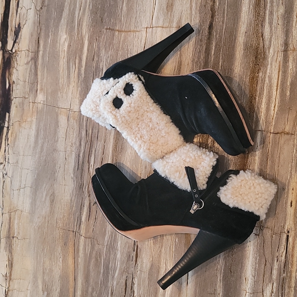 Like new UGG heels